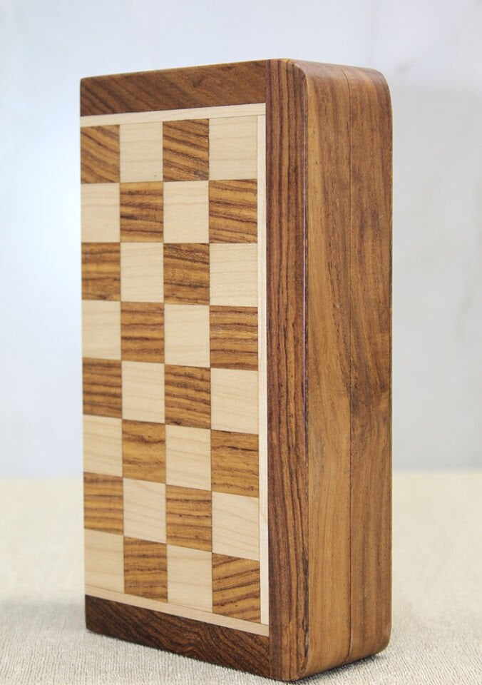 Özel Vernikli Mıknatıs Taşlı Ahşap Katlanabilir Kutulu Satranç Oyunu 12.5 Cm