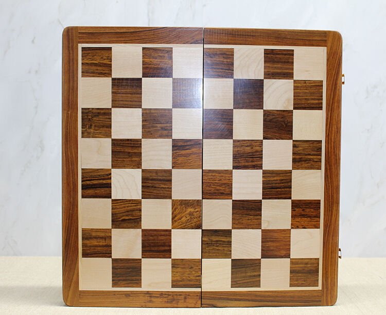 Özel Vernikli Mıknatıs Taşlı Ahşap Katlanabilir Kutulu Satranç Oyunu 30 Cm