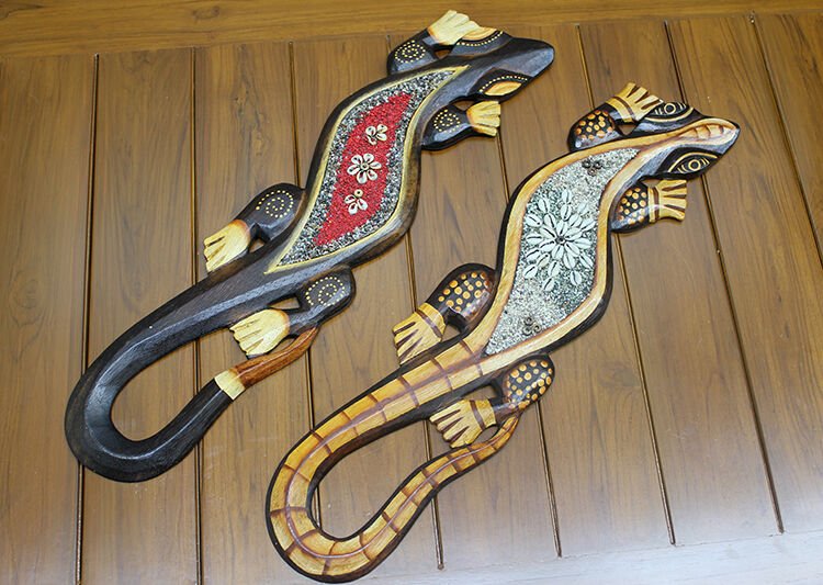 Ahşap Duvara Asmali Kertenkele Figürü