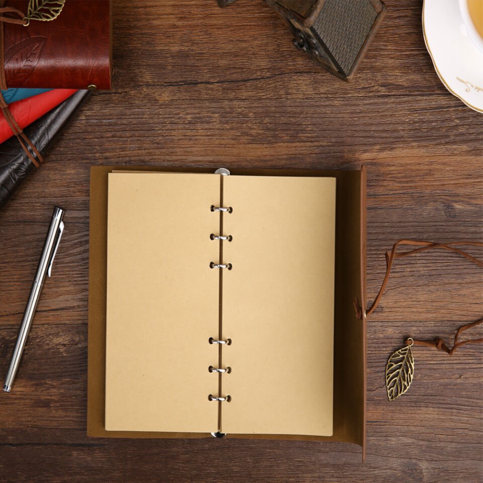 Deri Yaprak Desenli Çizgisiz Defter