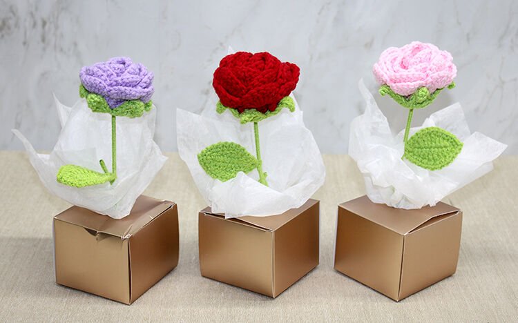 Kutulu Tekli El Örgüsü Gül Kutulu