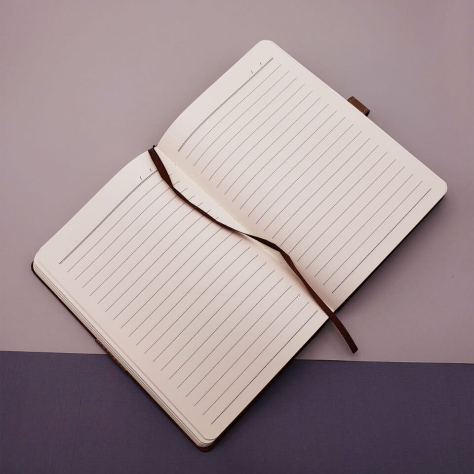 Siyah Beyaz Renkli Tarihsiz Ajanda Defter Ve Metal Roller Kalem Seti